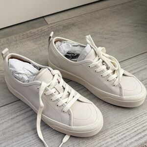 Sperry Women’s Cream Casual Sneakers